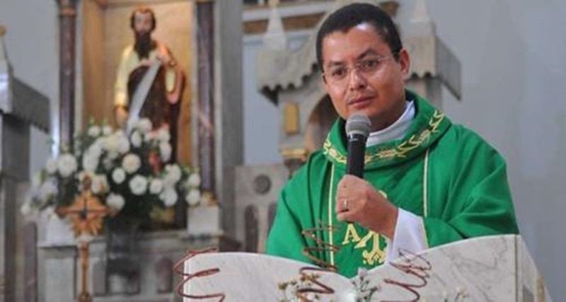 Tragédia: Padre é morto a facadas e tem corpo carbonizado; suspeito diz ter vivido romance com o religioso