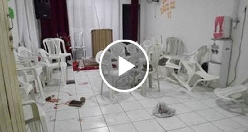 Pastor briga com uma mulher na hora do culto; Veja o vídeo