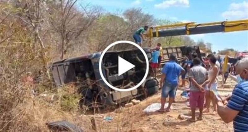 “VARIOS MORTOS” ONIBUS SAI DA PISTA AGORA HÁ POUCO E INFELIZMENTE PERDAS SÃO CONFIRMADAS.