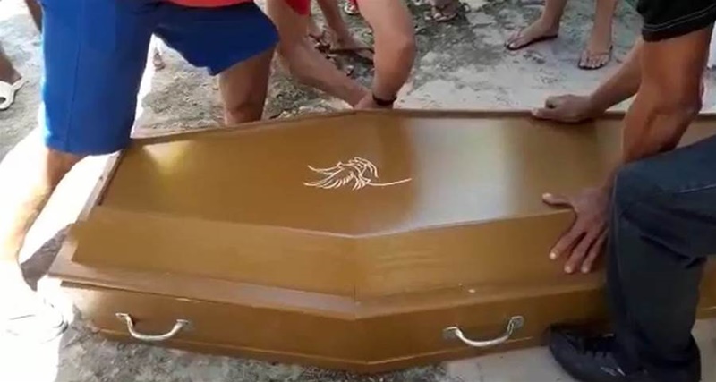 Familiares escutam ruídos saindo de caixão de vítima de Coronavírus e pedem para abrir e ficam sem acreditar no que encontram lá