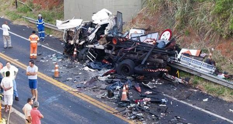 URGENTE! Grave acidente de ônibus deixa 20 M0RT0S e diversos feridos, a dor é grande nada sobrou, veja o vídeo