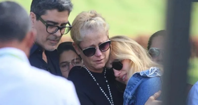 Tristeza! Xuxa e Sasha sofrem grande perda na família e desmoronam em lágrimas dentro do cemitério