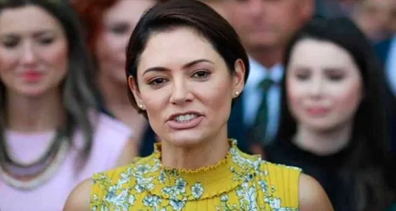 Michelle abre um segredo para todo o Brasil que ninguém sabia: ‘Fui traída por quem estava ao meu… Ver mais