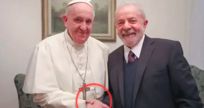 Lula foi ao Vaticano para encontro com o papa Francisco, mas o que chama atenção é outra coisa inacreditável