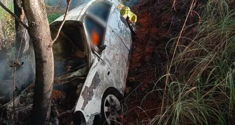 TRAGÉDIA NA VÉSPERA DE NATAL: Sete Pessoas Da Mesma Família Morrem Carbonizadas Após Carro Capotar E Pegar Fogo… Ver Mais…