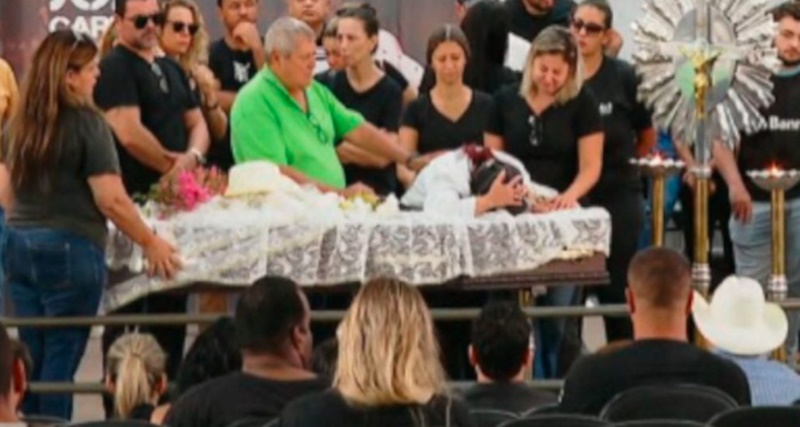 VÍDEO: Tristeza e comoção marcaram o velório do cantor João Carneiro, mas foi outro detalhe que chamou a atenção